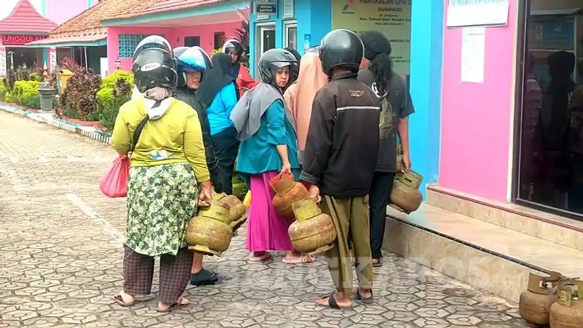 Warga Rela Antre Demi Gas 3 Kg, Pemkab Bangka Selatan Jamin Ketersediaan Pasokan 
