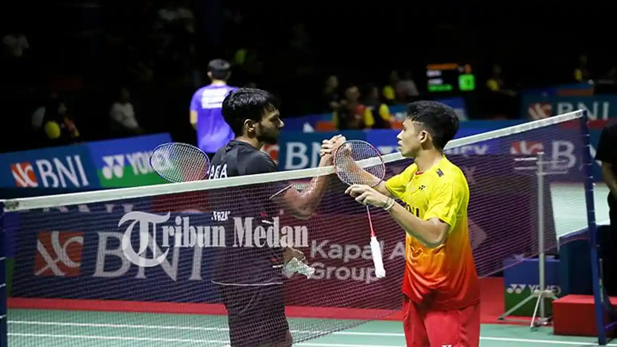 Berita Foto: LOLOS Babak Utama BNI Indonesia Masters 2023, Saut Marcellyno Menang Straight Set - 05092023_BERSALAMAN_ABDAN-SYAKURO-1.jpg
