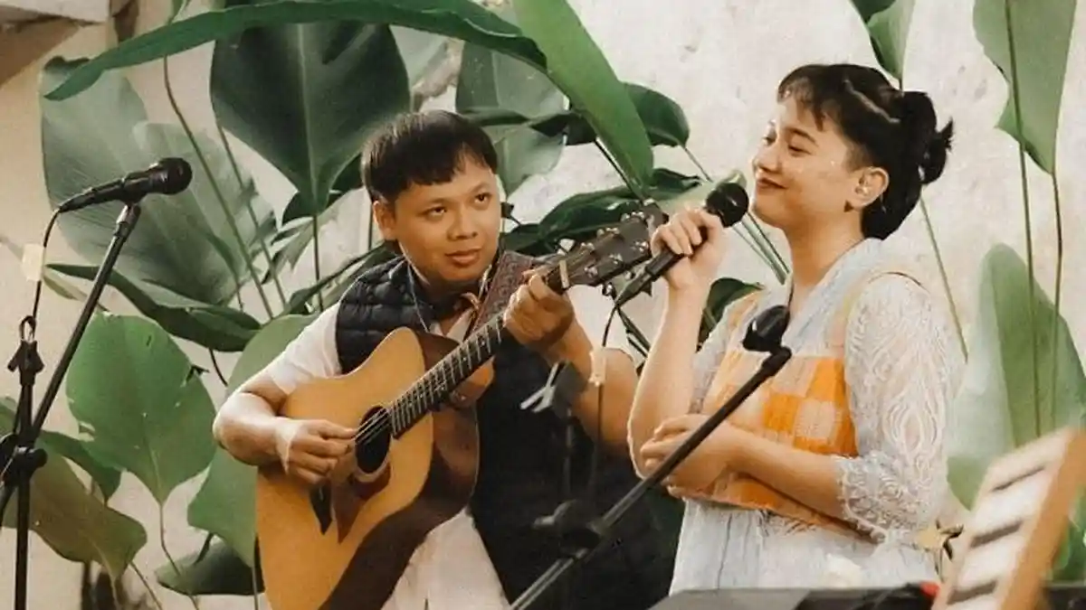 Personel More on Mumbles Ceritakan Proses Penulisan Lirik Lagu 'Such Is Life'  