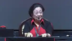 megawati-soekarnoputri-ketika-berpidato-dalam-hut-ke-50-pdip-di-jakarta-international-expo.jpg