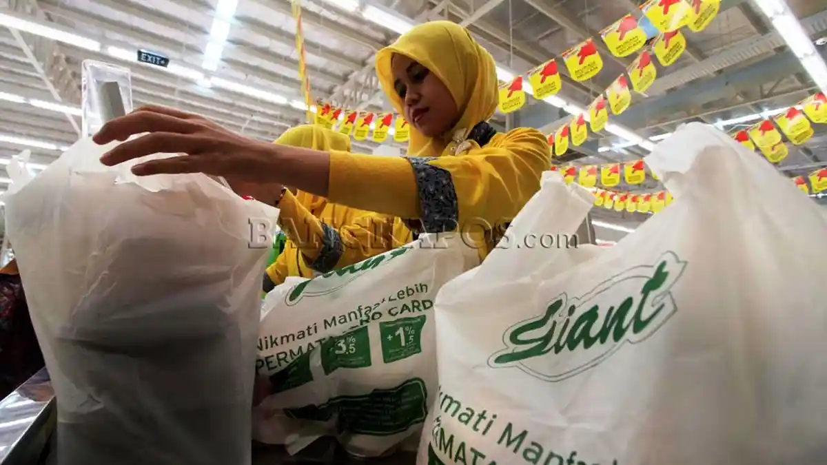 Suasana Haru Jelang Giant Ditutup Permanen, 3000 Karyawan Terancam PHK