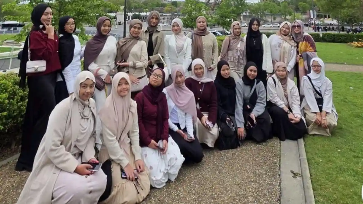 Alasan SMA Al Azhar Karanganyar Jateng Study Tour ke Paris dan Bayar Rp ...