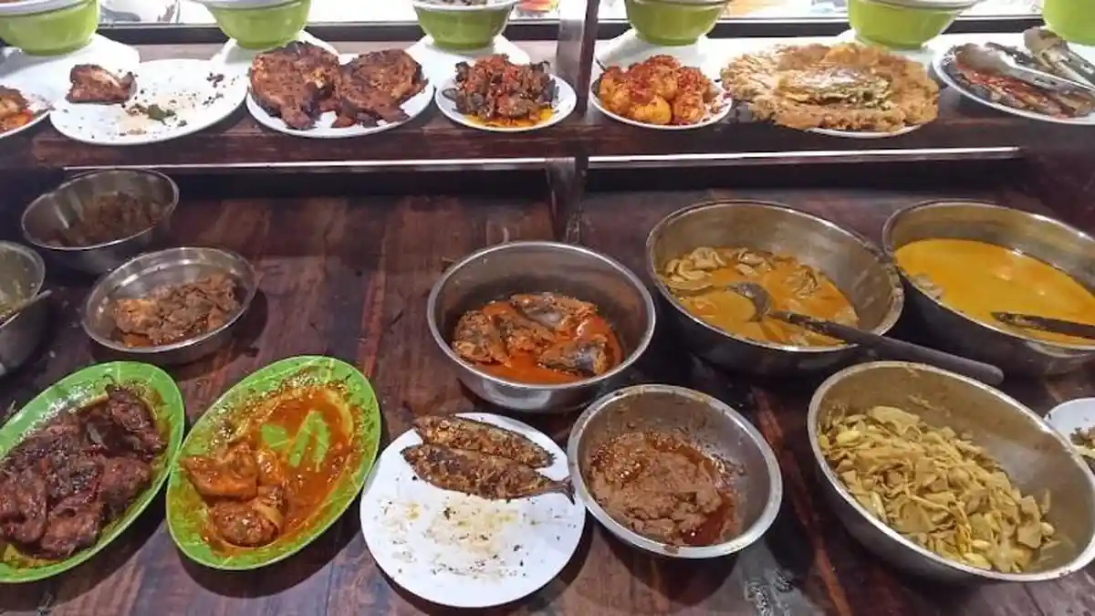 3 Rekomendasi Warung Nasi Padang Paling Ramai di UMS Solo Jateng, Mana ...