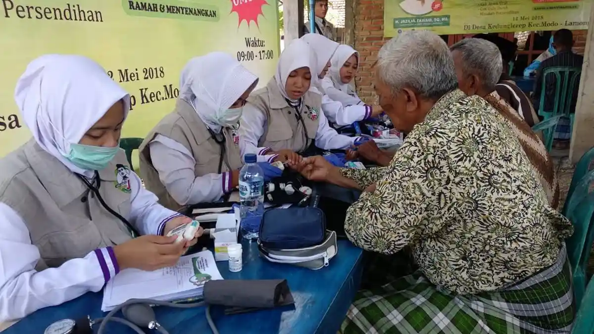 Layani Kesehatan Masyarakat, Relawan Tempuh Medan Sulit