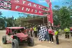 Wakil-Bupati-Belitung-Isyak-Meirobie-mengibar-bendera-start-pembukaan-Tebalu-Belitung-Offroad-2022.jpg