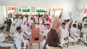 Siswa-SDN-2-Suwawa-Timur-belajar-mengenal-burung-maleo.jpg
