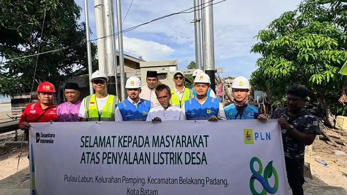 PLN Berhasil Energize Kabel Laut 20 kV Pemping-Labun, Pulau Labun kini Nikmati Listrik 24 Jam