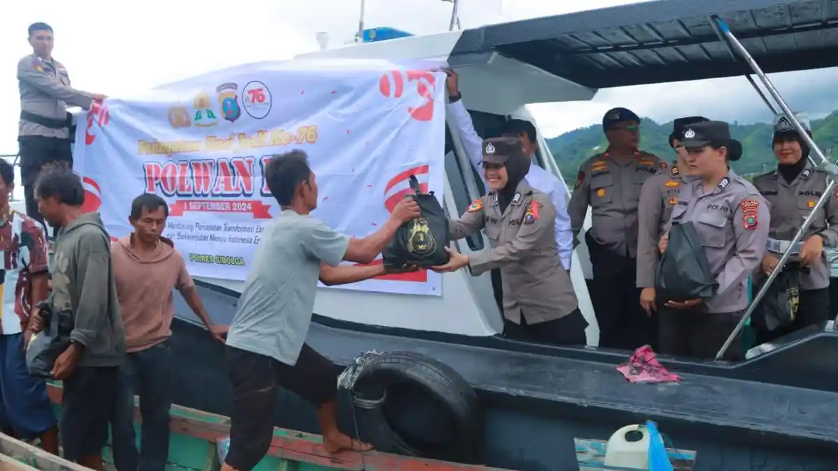Semarak Hari Jadi Polwan ke-76, Polwan Polres Sibolga Berbagi Tali Kasih Untuk Nelayan