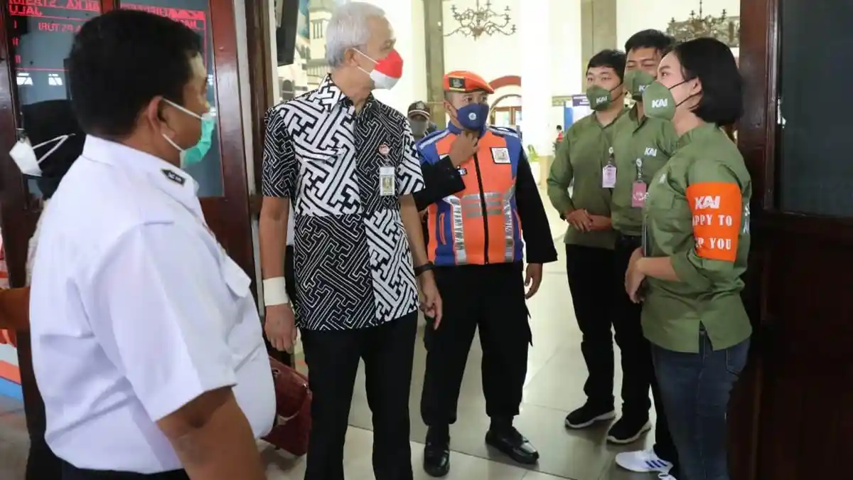 Hari Minggu 5.000 Pemudik Diprediksi Turun Stasiun Tawang, Ganjar Sorot Tempat Transit Penumpang