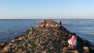 Ke-Pantai-Kejawanan-Coba-5-Tips-Wisata-ini.jpg
