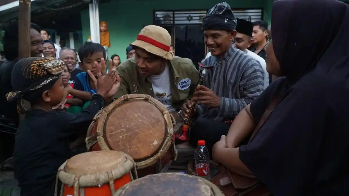 Terkesan Tukang Kendang Cilik, Bima-Mujab Tegaskan Komitmen Dukung dan Lestarikan Budaya Lokal 