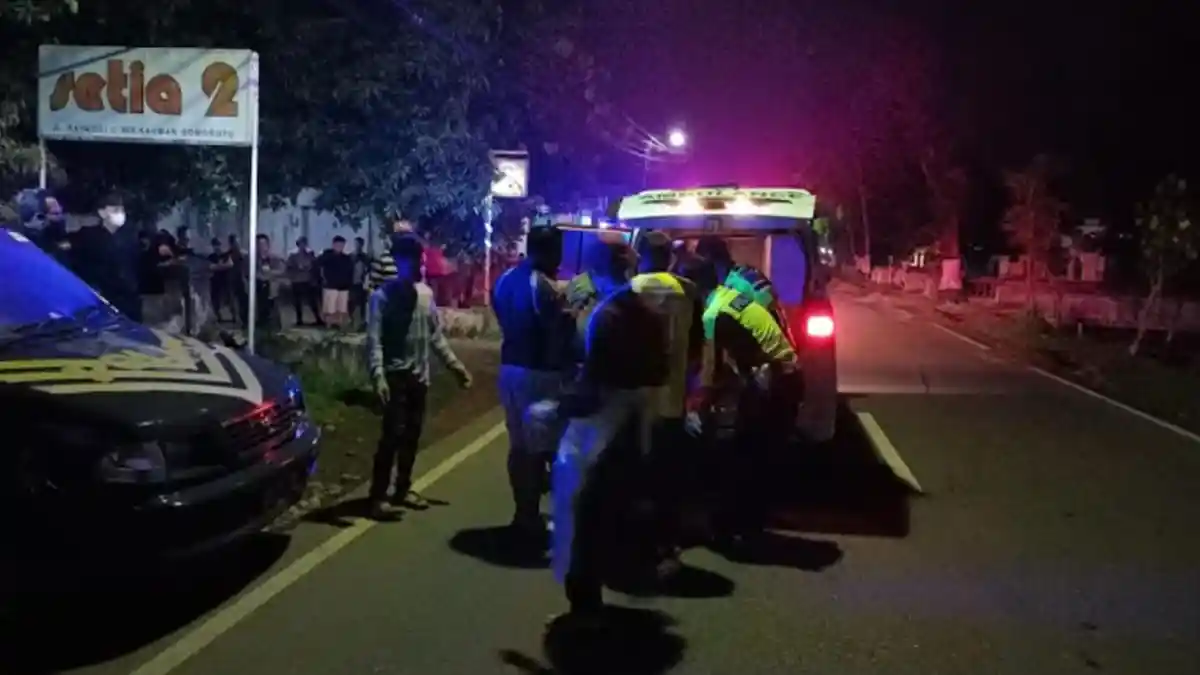 Pengendara Motor Tewas Diduga Jadi Korban Tabrak Lari Truk di Ponorogo