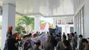 Mahasiswa-Untika-Luwuk-Demo-di-DPRD-Banggai.jpg