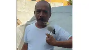 Komedian-Opie-Kumis-menjual-burung-murai.jpg