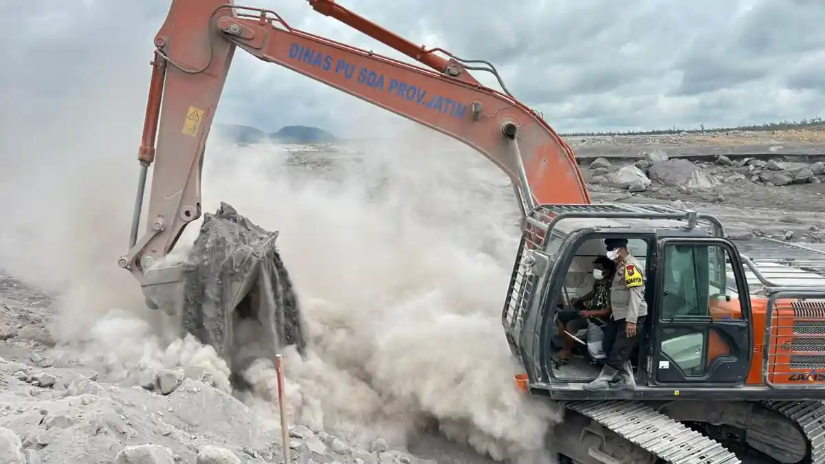 Status Gunung Semeru Turun, Normalisasi Aliran Lahar Dipercepat