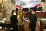 dprd-demak-beri-bantuan.jpg