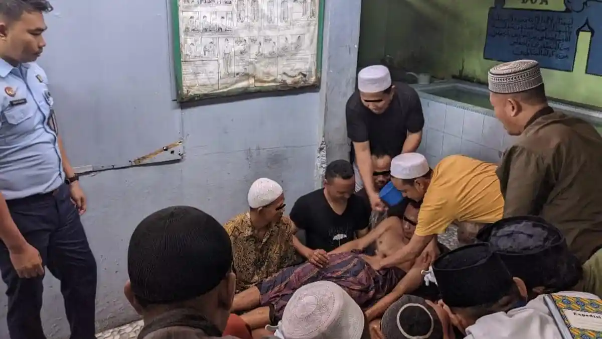 Warga Binaan Lapas Rantauprapat Kanwil Kemenkumham Sumut Belajar Praktik Memandikan Jenazah