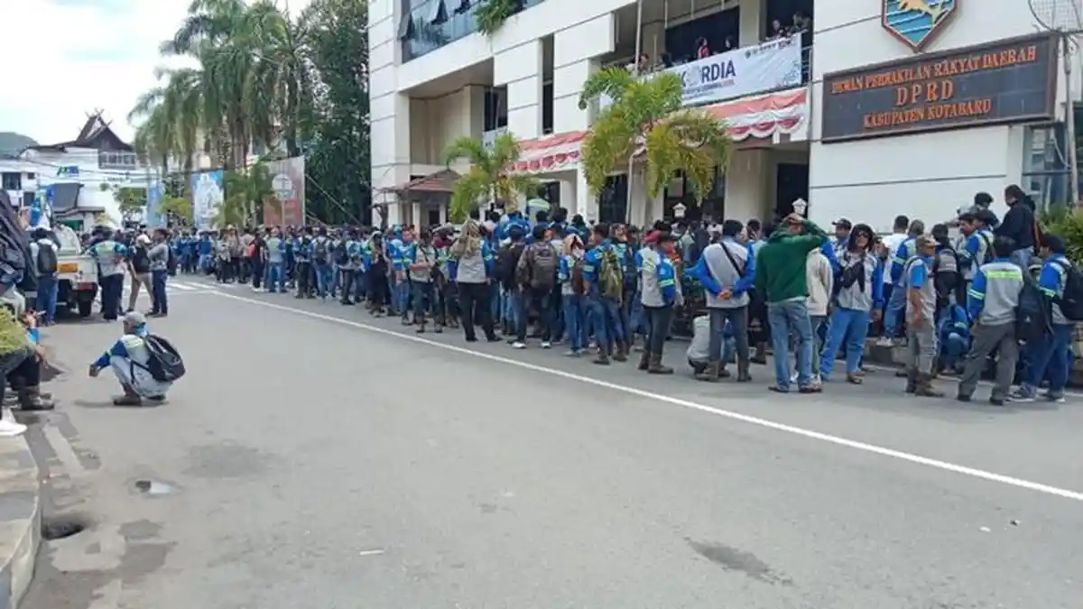 Gaji Belum Dibayar, Ratusan Karyawan PT Hillcon Mengadu ke DPRD Kotabaru 