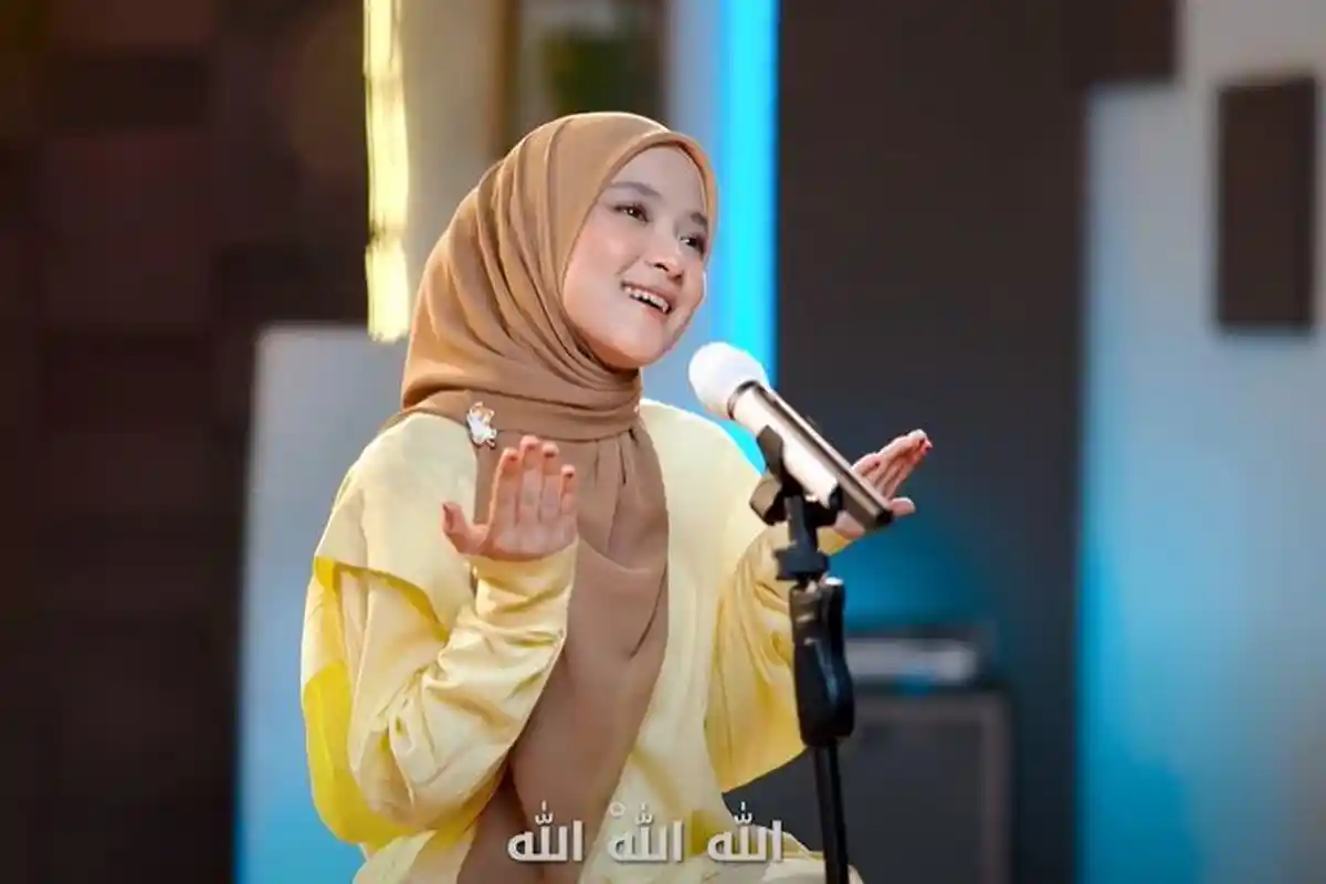 Lirik Sholawat Sholatun Bissalamil Mubin Latin Lengkap Terjemahan: Nabiyyun Kaana Ashlattakwiini