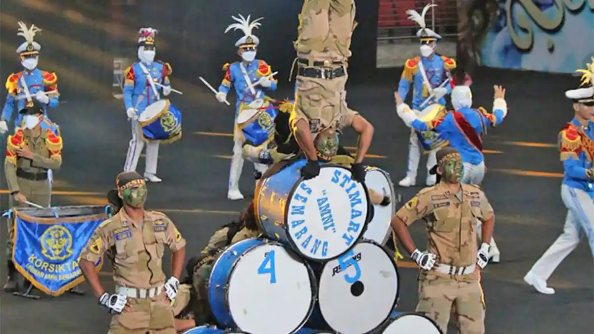 Drum Corps Bahana Bahari Unimar AMNI Ikut Semarakkan Semarang Night Carnival 2021