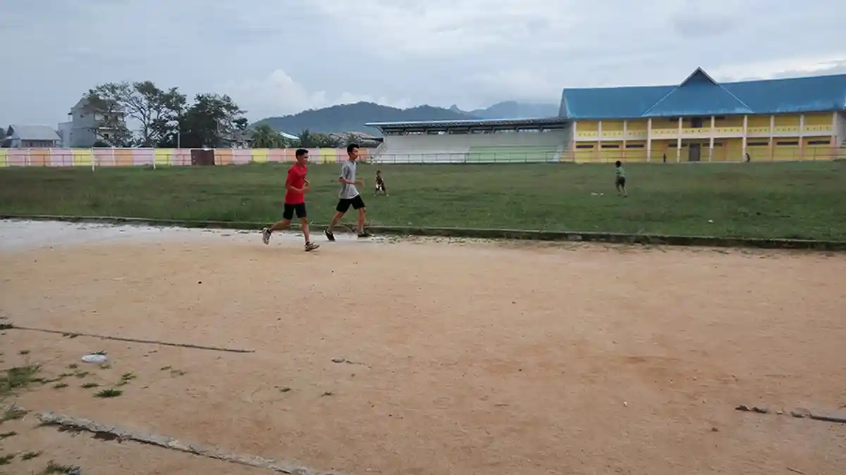 Warga Singkawang Manfaatkan Stadion Kridasana Sebagai Tempat Jogging