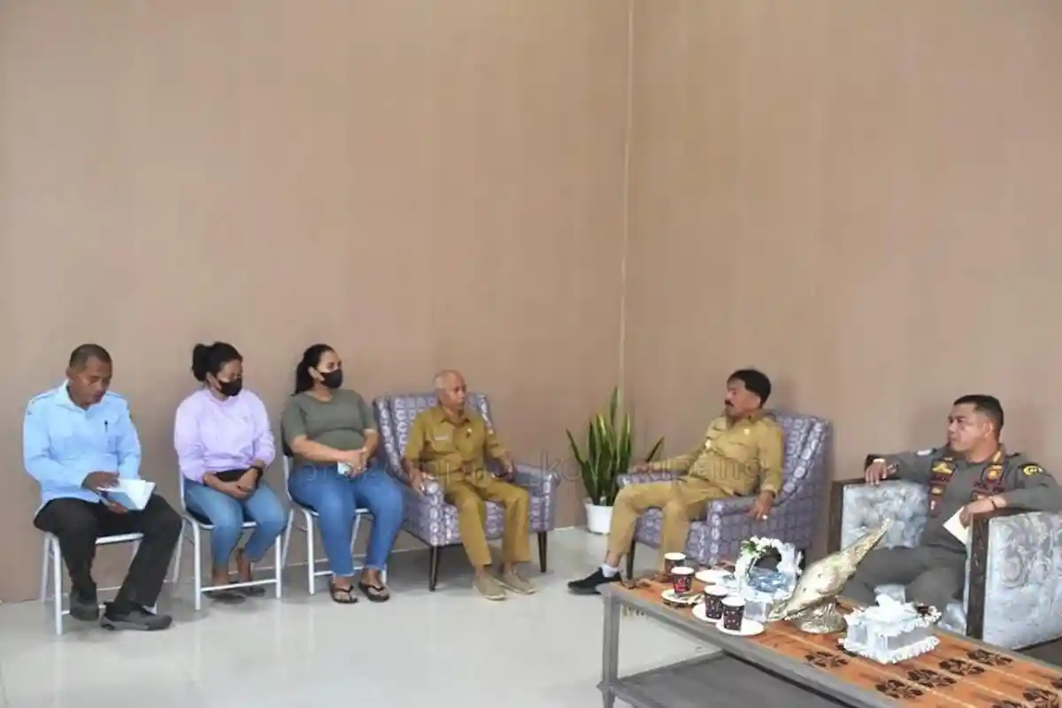 Warga Kota Kupang Diminta Beli Daging Babi dari RPH  