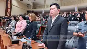 Ketua-Fraksi-PDIP-Rocky-Wowor-saat-rapat-paripurna-DPRD-Sulut-sgs.jpg