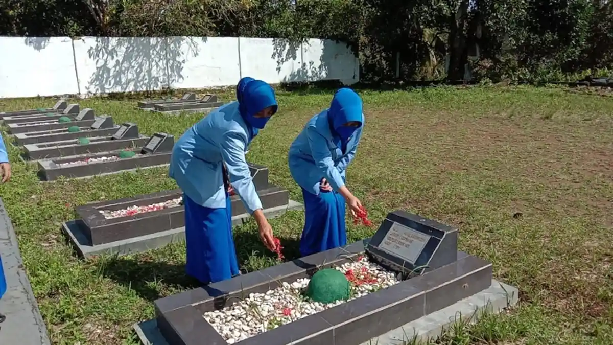 Peringati HUT ke 75 Tahun, Jalasenastri Lanal Mamuju Ziarah ke TMP Pati'di