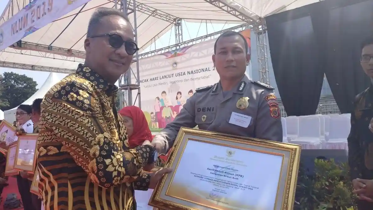 Komunitas Kami Peduli Bireuen Terima Penghargaan dari Menteri Sosial