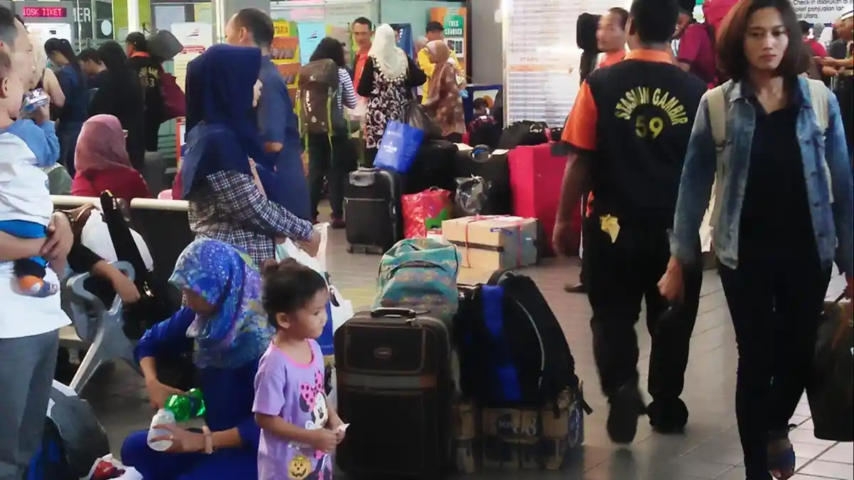 Besok, Prediksi Puncak Arus Balik Penumpang di Stasiun Gambir