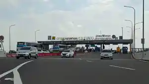 melintasi-gerbang-tol-Cileunyi.jpg