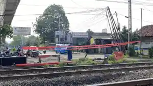 Lokasi-satu-unit-mobil-berpelat-nomor-N-1410-ACZ-tertabrak-kereta.jpg