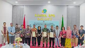 BPN-serahkan-sertifikat-elektronik.jpg