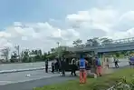 Truk-Muat-Racun-Terguling-di-Tol-Warga-Heboh-Dengar-Suara-Ledakan-Keras-di-TKP.jpg