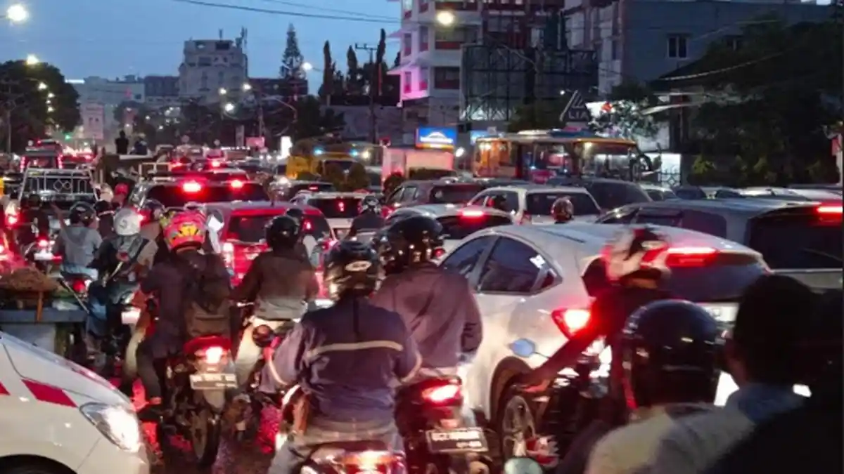 Para Karyawan Kini Diusulkan WFH 2 Kali Dalam Seminggu Untuk Siasati Harga BBM yang Mahal