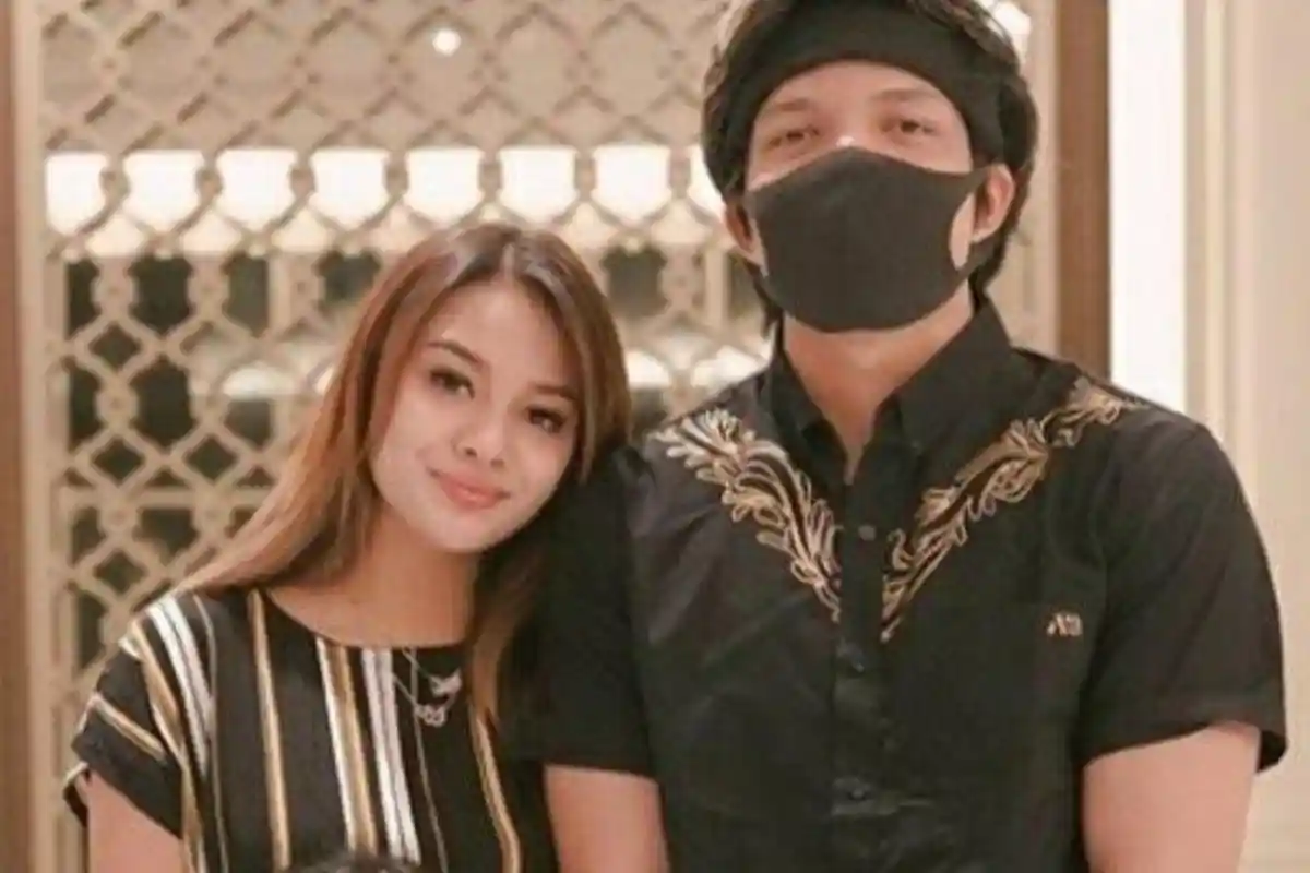 Bulan Madu, Aurel Hermansyah Setir Mobil Mewah