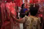 Berburu Pernak-pernik Imlek di Mal BCS Batam