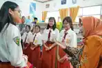Wali-Kota-Mojokerto-Ika-Puspitasari-tinjau-sekolah.jpg
