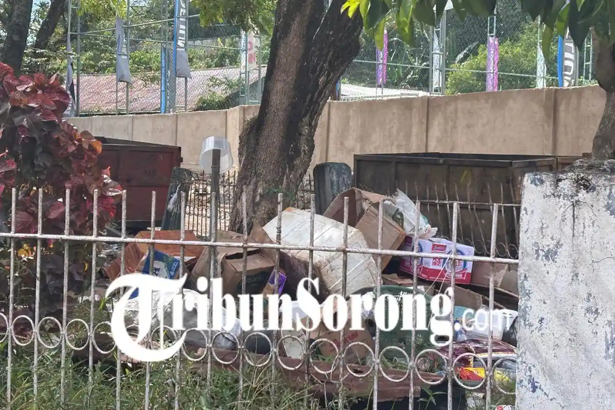Warga Kampung Baru Resah, Taman Dekat SPBU Sorong Jadi Gunung Sampah, Butuh Aksi Cepat Pemerintah