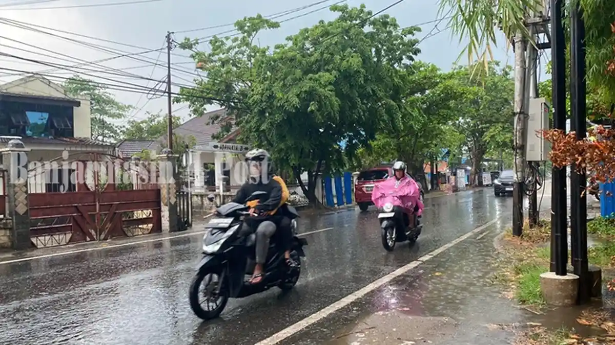 Info Cuaca Ekstrem Minggu 17 Desember 2023, Hujan Guyur Kalsel dan Sulteng, Cek Jatim