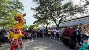 Penampilan-aktraksi-seni-paraga-dalam-acara-Car-Free-Day.jpg