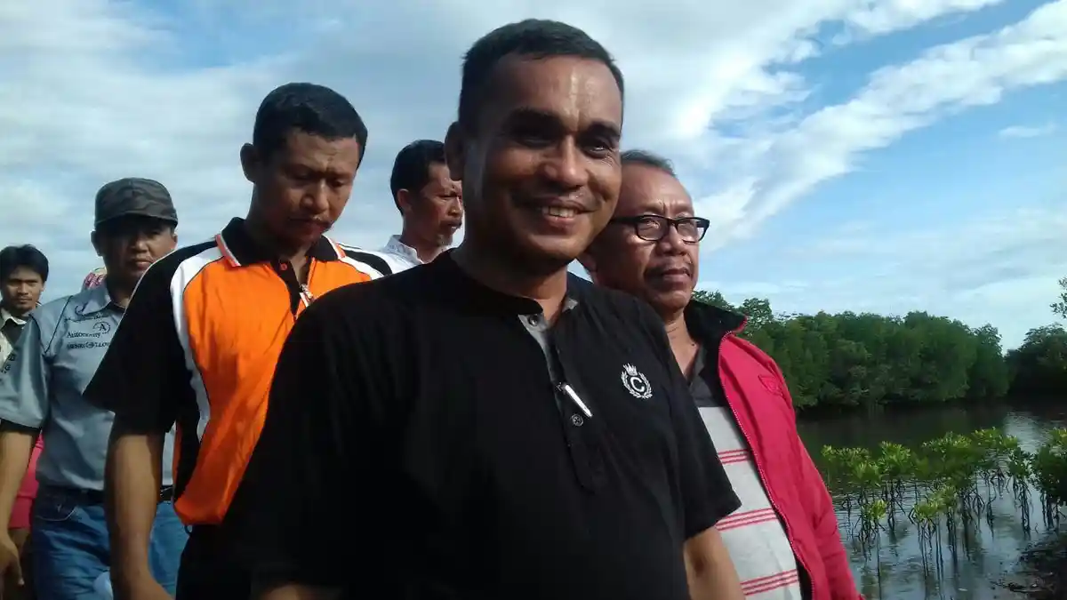 Sebelum Dinikahkan, Warga Desa Babang Luwu Wajib Tanam 50 Bakau
