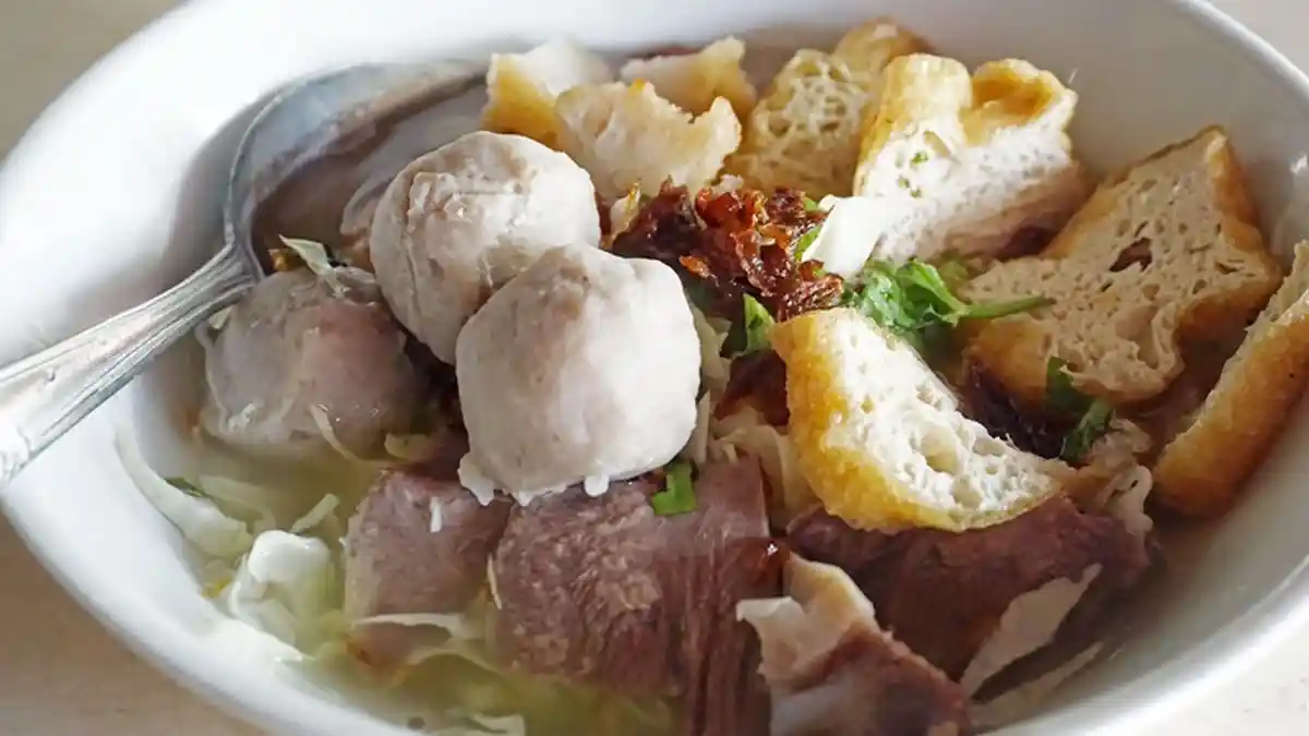Ingin Cicipi Kuliner Unik, Coba Bakso Kubis Pak Tris