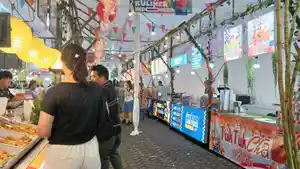 FESTIVAL-KULINER-Road-Show-Kuliner-Viral-hadir-di-Lapangan-Basket.jpg