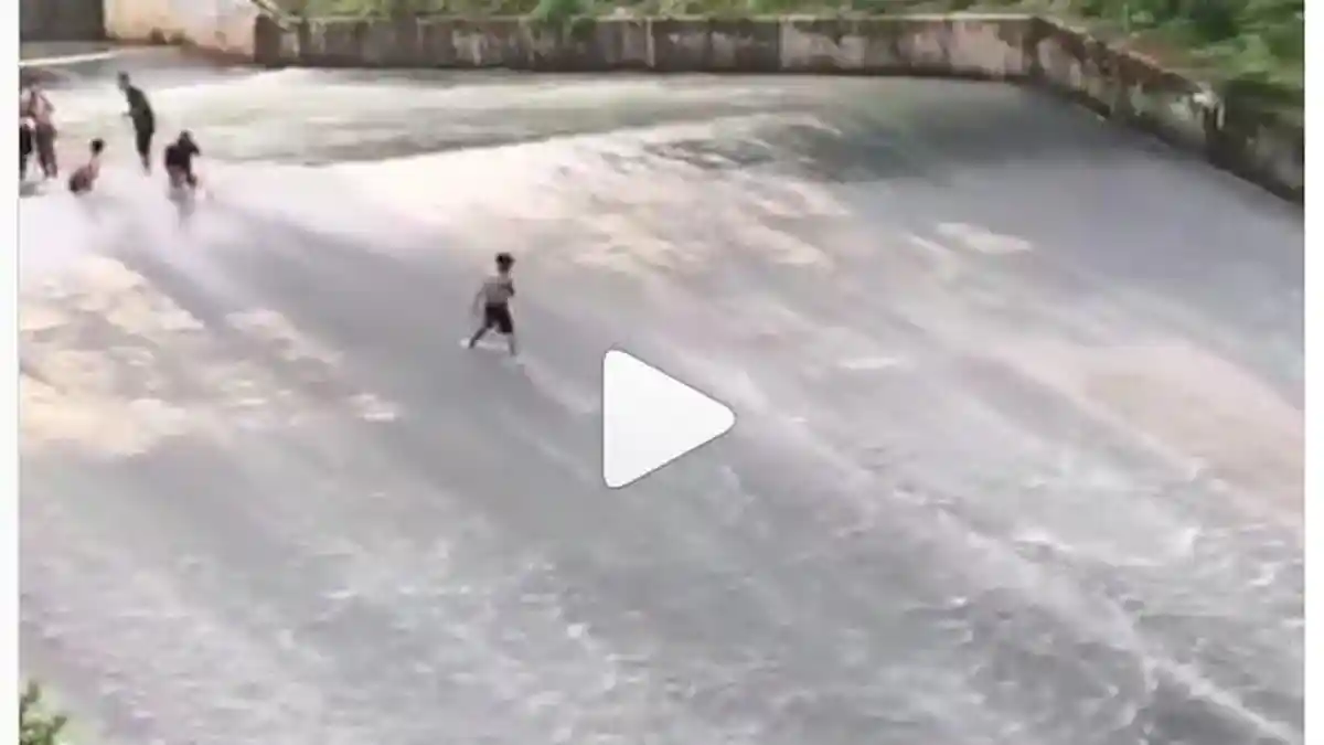 Viral Video Pemuda Bermain Seluncur di Bendungan Layaknya di Waterboom, Ini Penampakannya