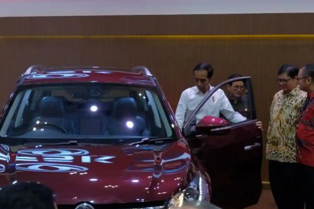 Jokowi Janjikan Terbitnya Regulasi Kendaraan Listrik