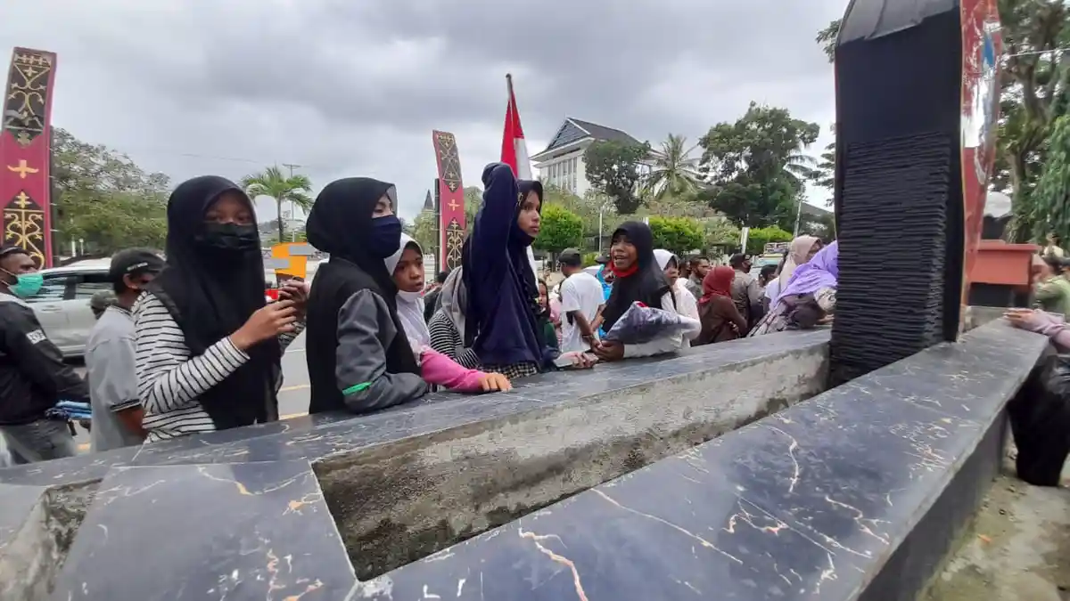 Diusir Satpol PP, Anak-Anak Pengungsi Ongkoliong Teriak Janji Palsu Pemerintah Kota Ambon