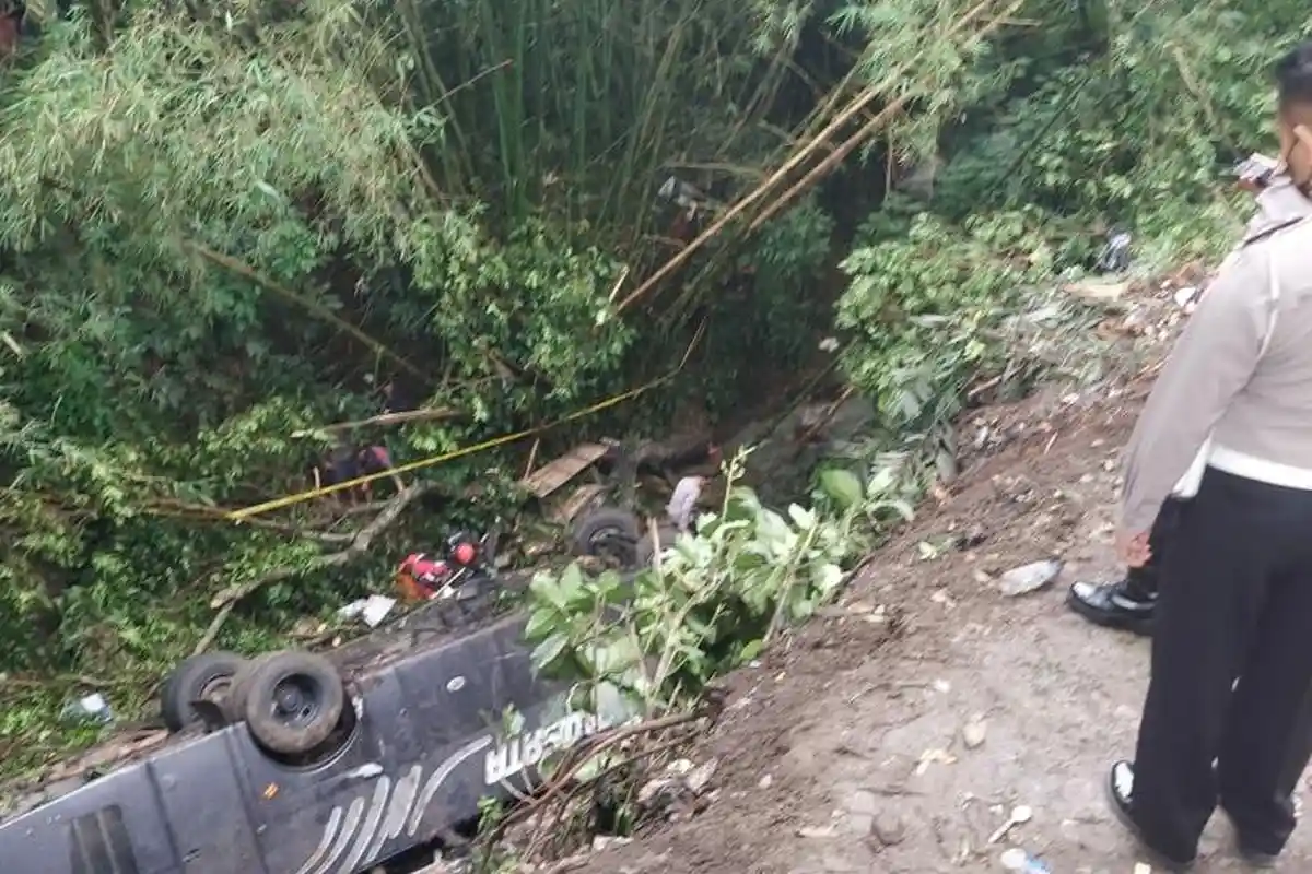 Korban Tragedi Bus Masuk Jurang di Tasik Dibawa ke RSUD Sumedang, Bupati Gratiskan Biaya Pengobatan
