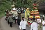 Kirab-hasil-bumi-saat-Ritual-Nyadran-Gunung-Silurah.jpg