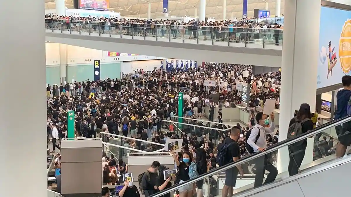 Kerusuhan hingga Pendemo Duduki Bandara, AP II Minta Penumpang Cek Status Penerbangan ke Hongkong